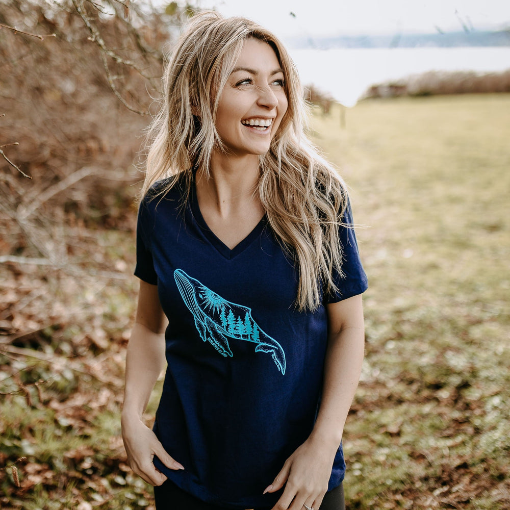 VI Humpback Relaxed V-Neck Tee in Navy
