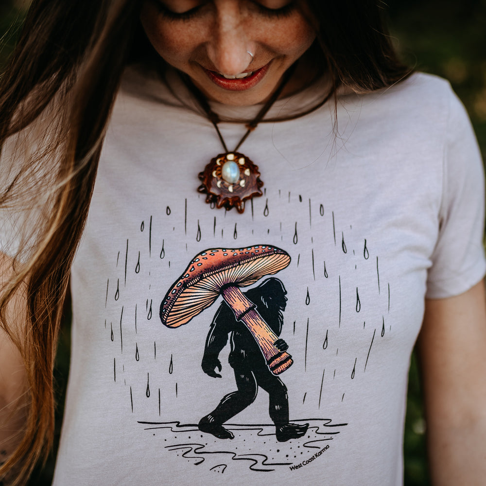 Amanita Umbrella Sasquatch Relaxed Tee in Heather Pink Gravel