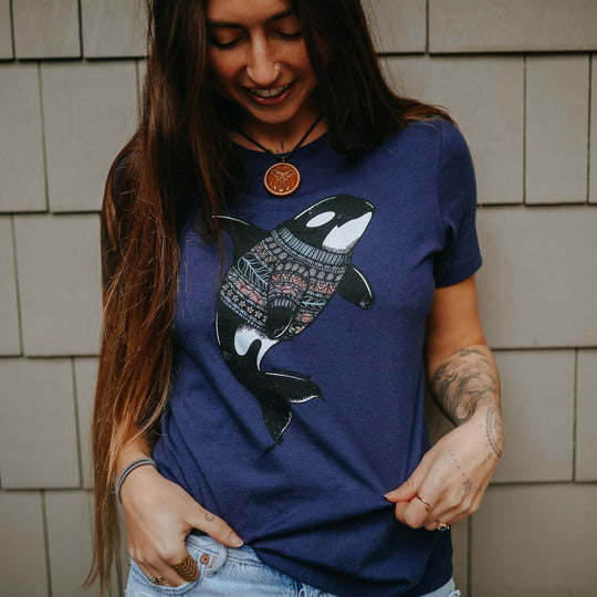 Sweater Orca Ladies Tee in Navy