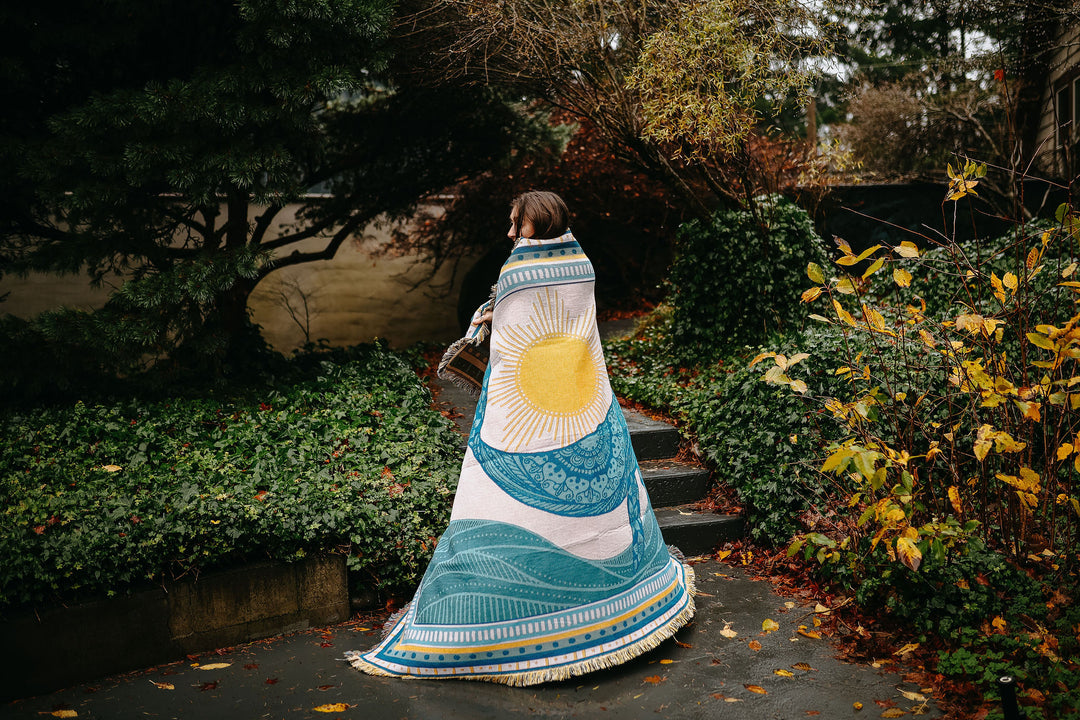 Sunrise Humpback 100% Cotton Woven Blanket