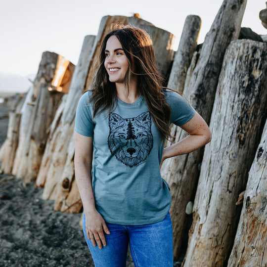 Nature Wolf Relaxed Tee in Heather Blue Storm