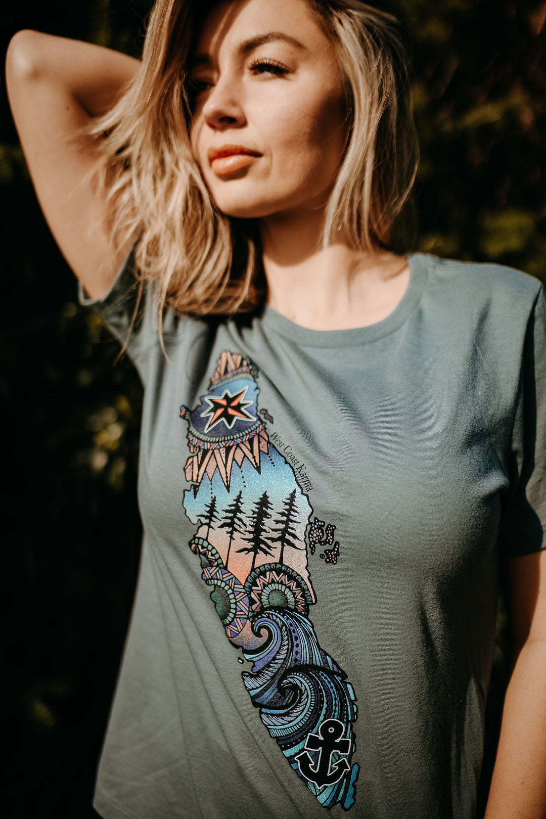 Vancouver Island Colorful Relaxed Tee in Blue Storm
