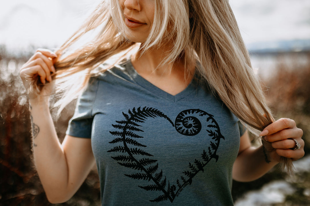 Fern Heart Relaxed V Neck Tee in Heather Slate