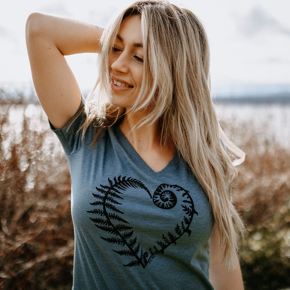 Fern Heart Relaxed V Neck Tee in Heather Slate