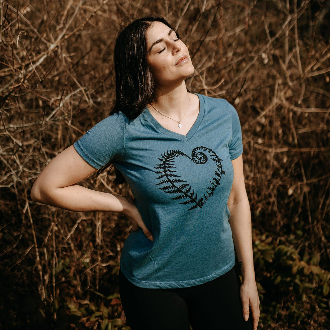 Fern Heart Relaxed V Neck Tee in Heather Slate