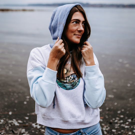 Colourful Sunrise Humpback Colourblock Crop Hoodie in Grey/Blue