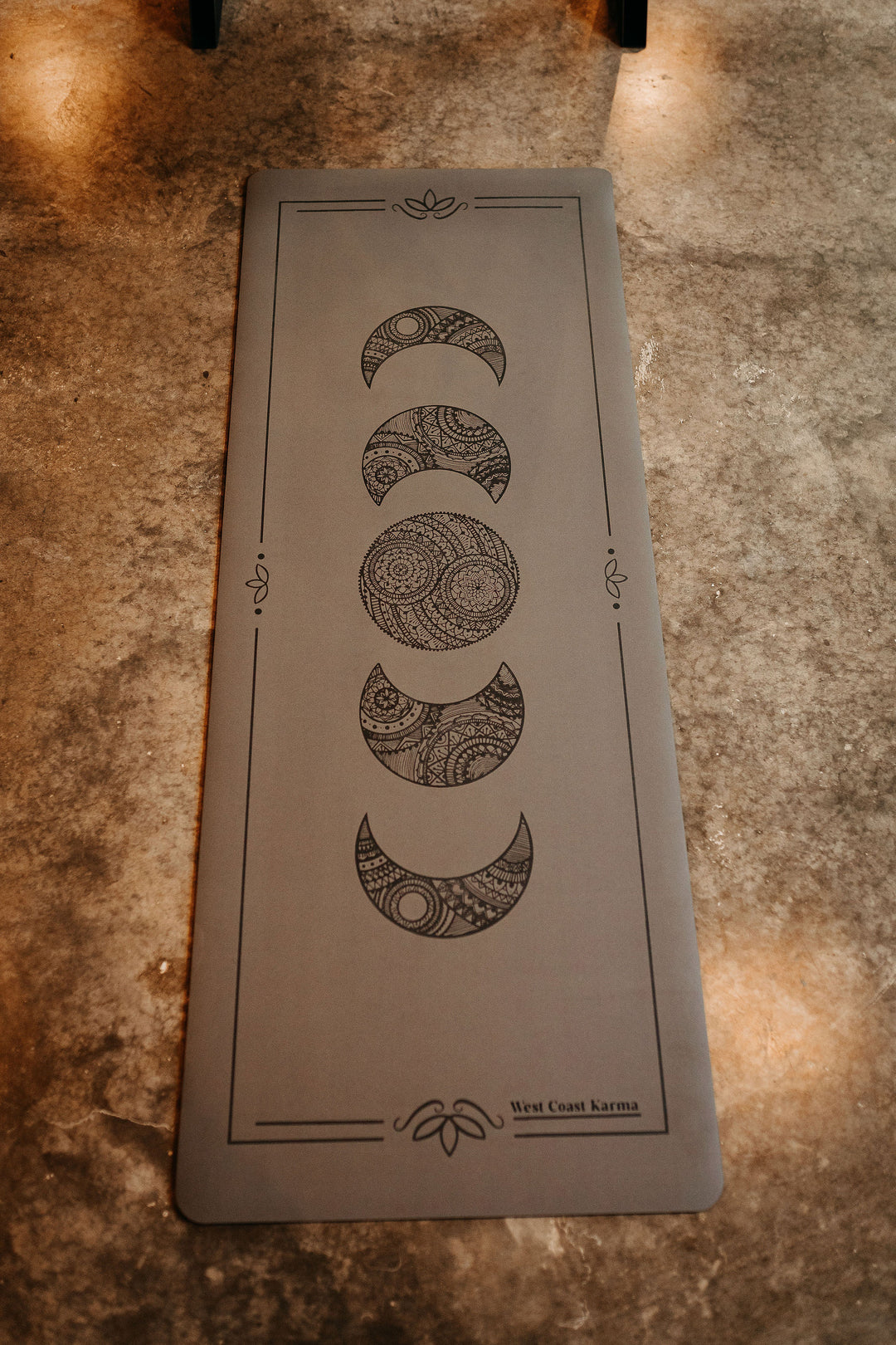 Mandala Moon Phase Engraved Pearl-Grey Yoga Mat 5mm