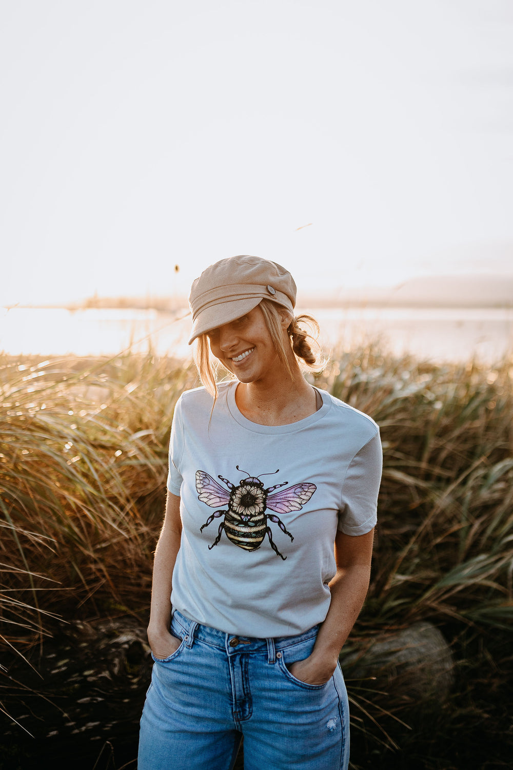 Bee Colourful Relaxed Tee in Solid Athletic Grey