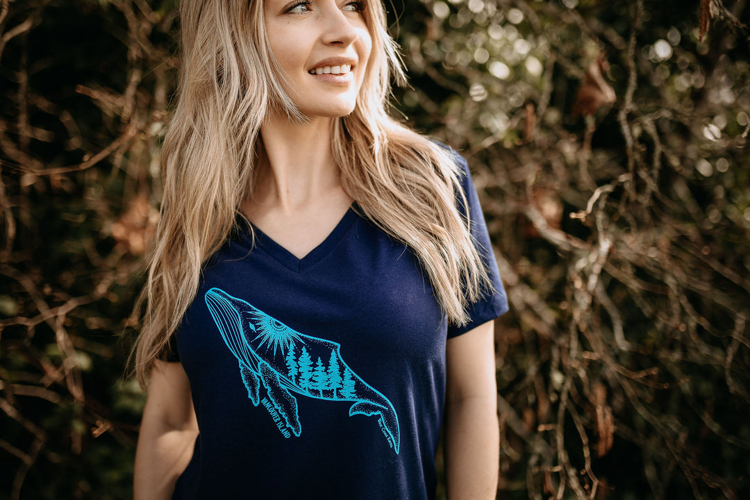 VI Humpback Relaxed V-Neck Tee in Navy