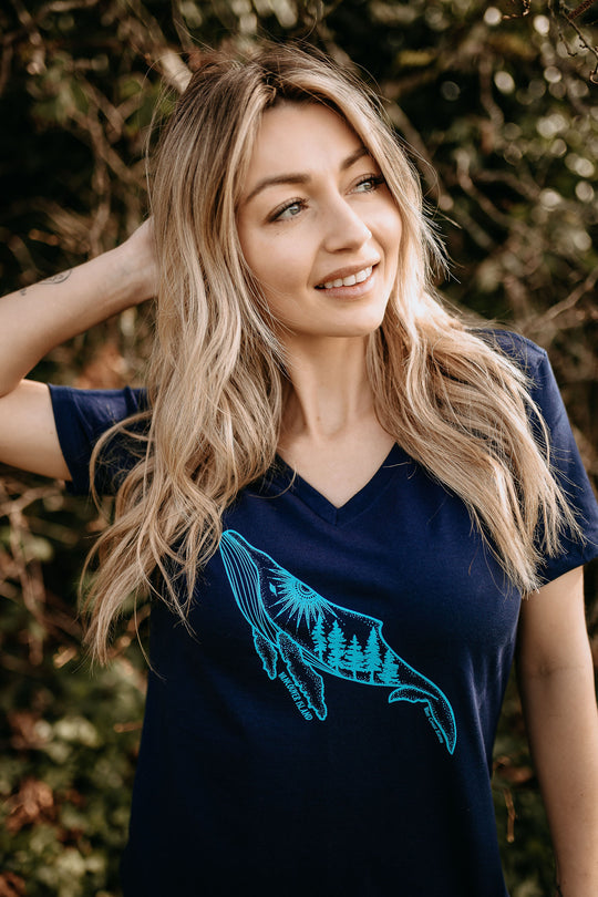 VI Humpback Relaxed V-Neck Tee in Navy