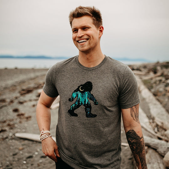 Northern Lights Nature Sasquatch Mens Tee in Deep Heather