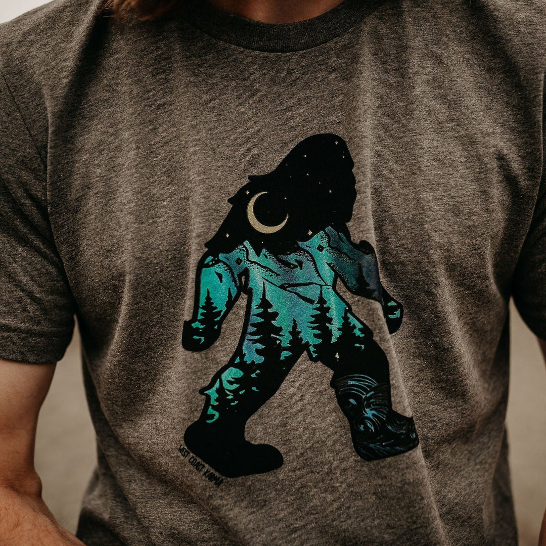 Northern Lights Nature Sasquatch Mens Tee in Deep Heather